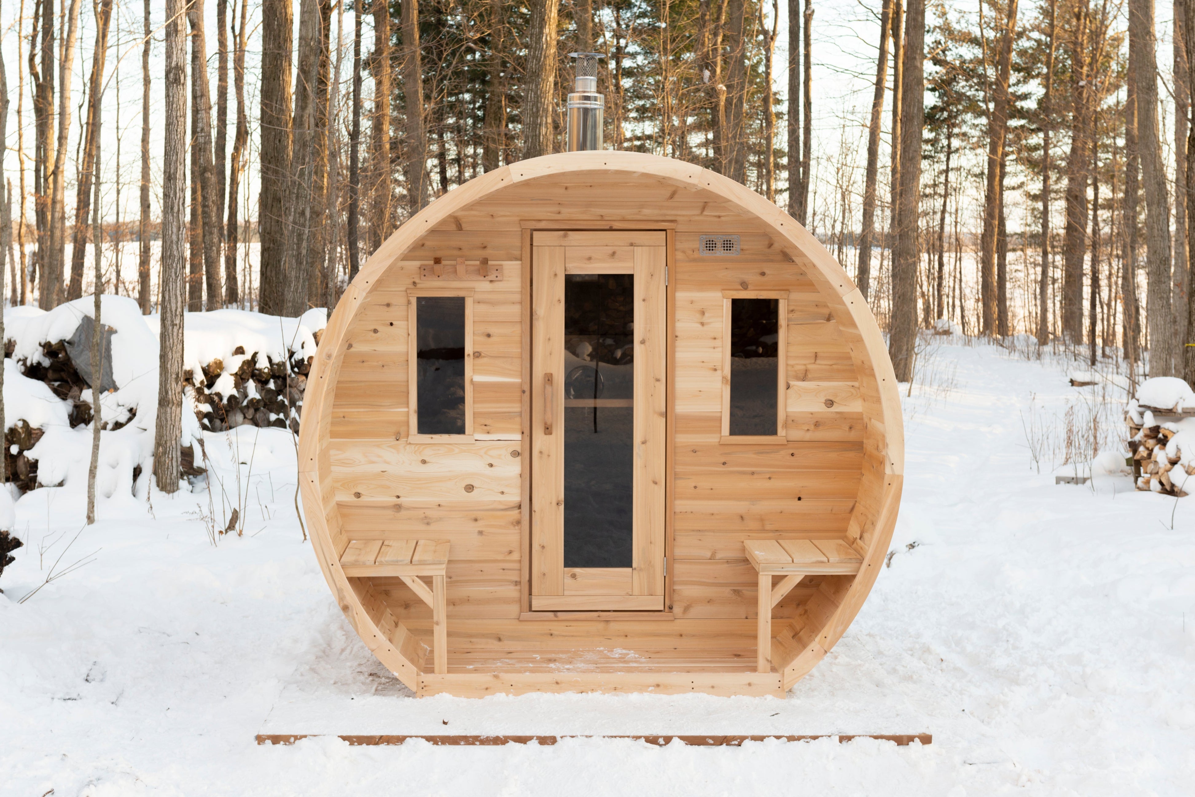 LeisureCraft Elation 4-Person Traditional Barrel Sauna