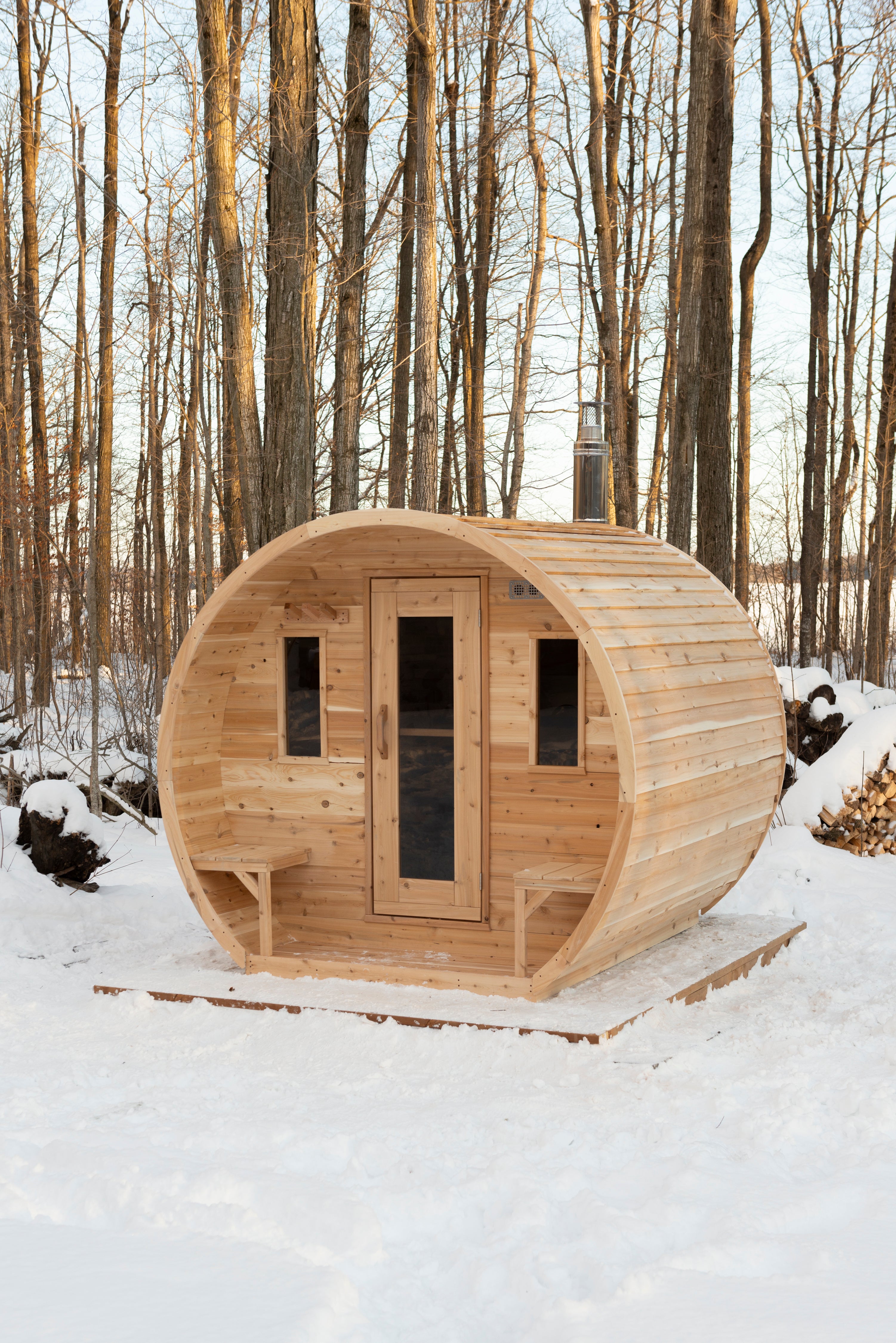 LeisureCraft Elation 4-Person Traditional Barrel Sauna