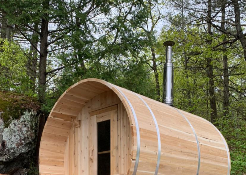 LeisureCraft Serenity 4-Person Traditional Barrel Sauna