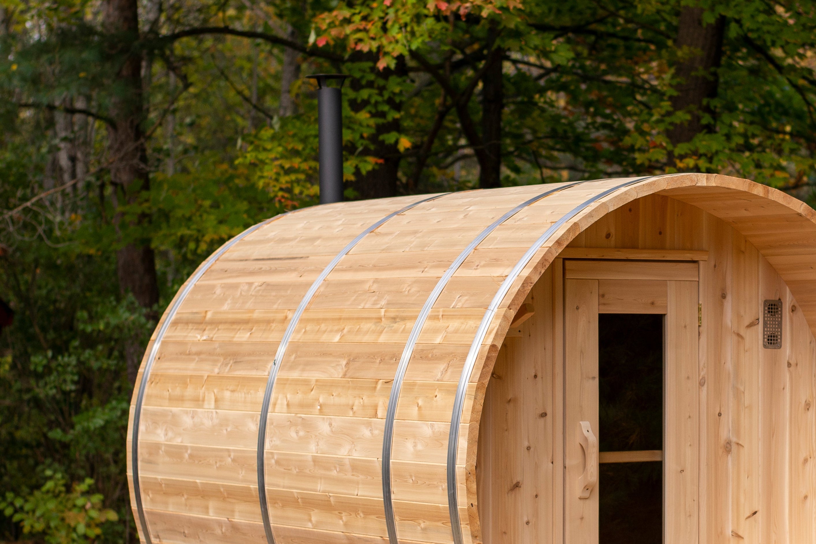 LeisureCraft Serenity 4-Person Traditional Barrel Sauna